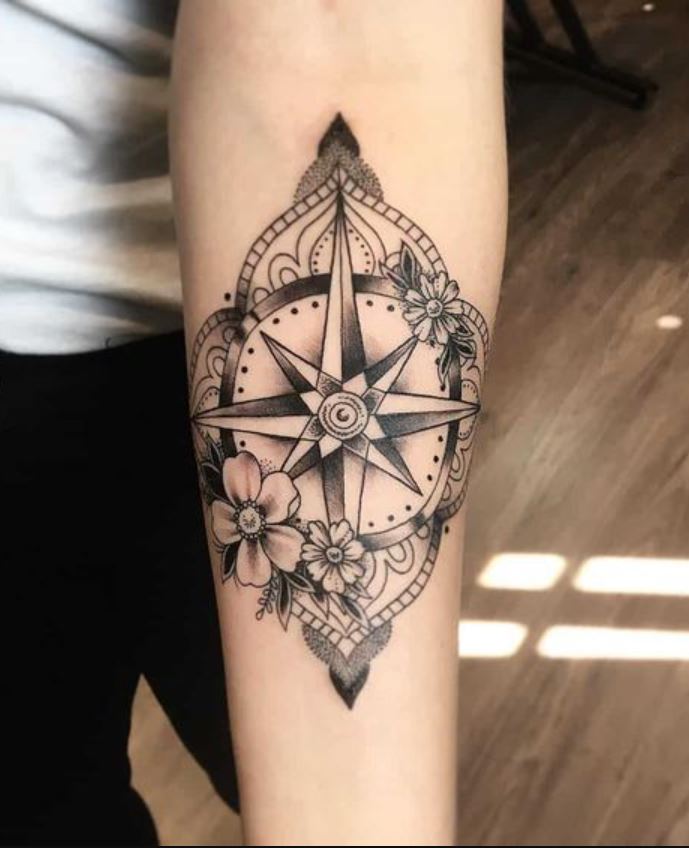 Tatouage Boussole Mandala Floral Femme