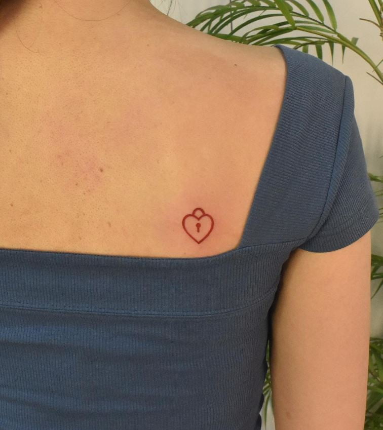 Tatouage Coeur à Serrure Sur Le Dos