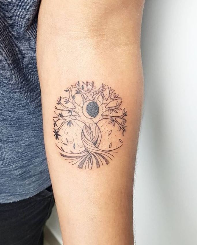 Tatouage Arbre De Vie Minimaliste Avec Racines Torsadées 