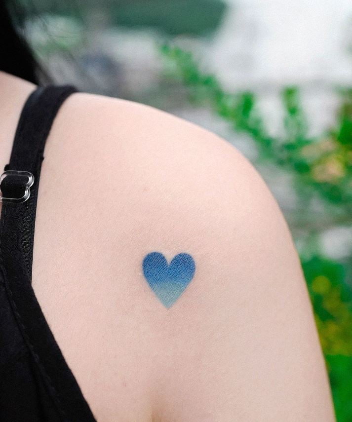 Tatouage Coeur Dégradé Bleu 