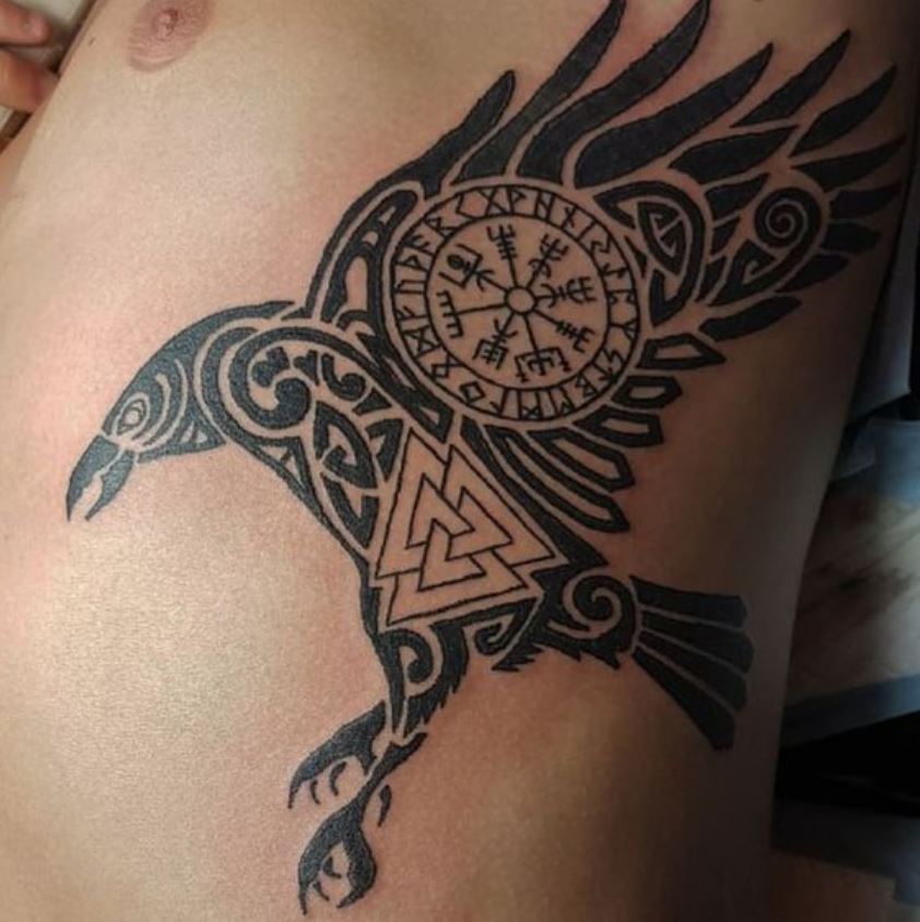  Tatouage Viking Corbeau Tribal Sur La Côte