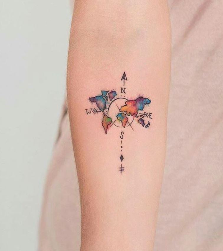 Tatouage Boussole Femme Et Carte Multicolore