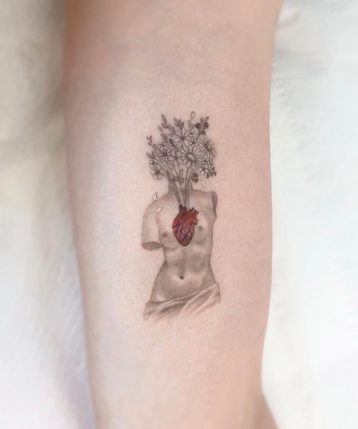 Tatouage Coeur Fleuri Et Silhouette