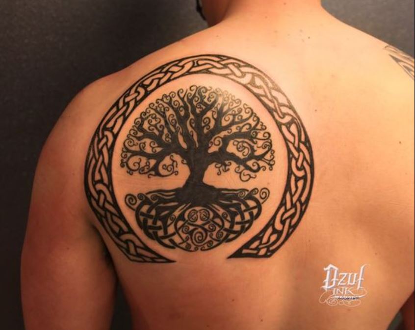  Tatouage Arbre De Vie Stylisé Sur Le Dos