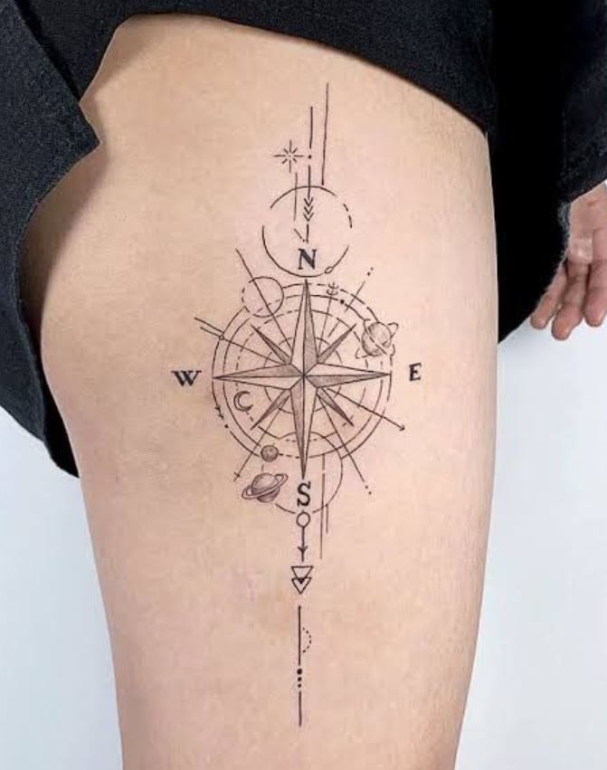 Tatouage Boussole Astrale Géométrique Femme