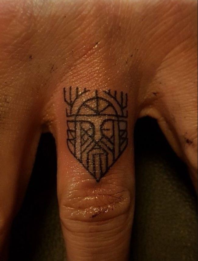 Tatouage Viking Minimaliste Odin 