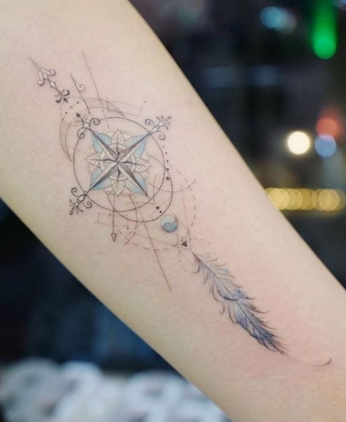 Tatouage Boussole à Plume Colorée Femme