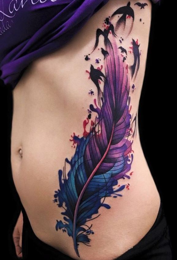 Tatouage Plume Aquarelle Femme Et Oiseaux Sur La Côte