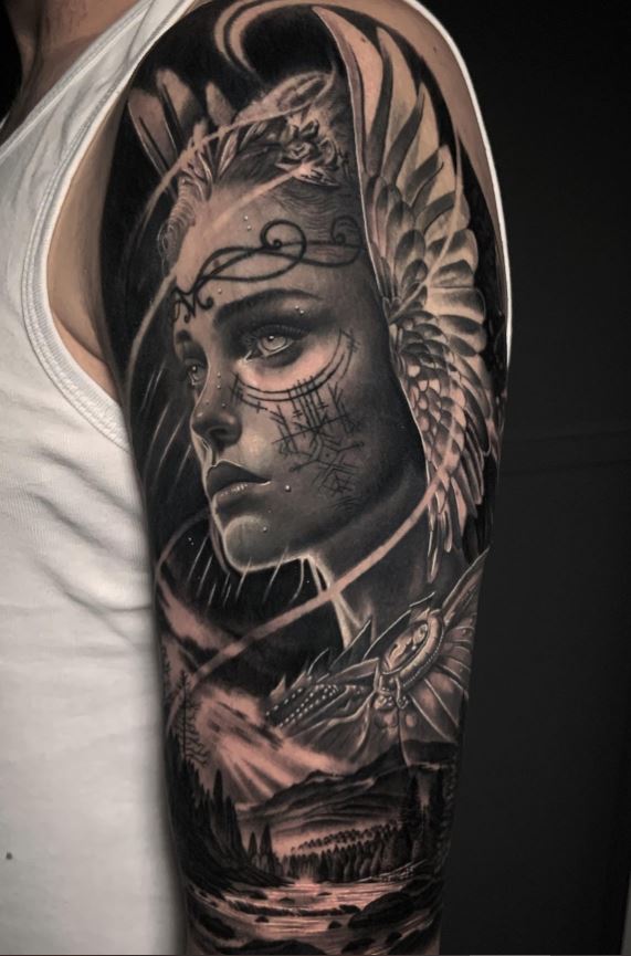 Tatouage Viking Valkyrie Sur Le Bras 