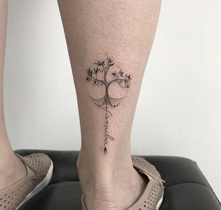 Tatouage Arbre De Vie Et Mot Sur Le Pied 