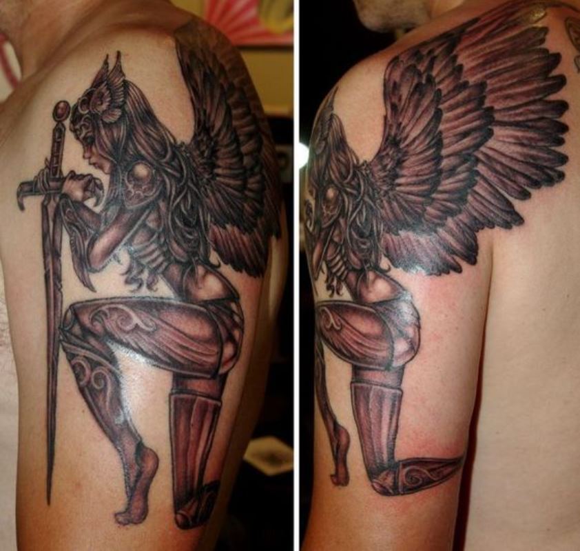 Tatouage Viking Valkyrie Et Son épée