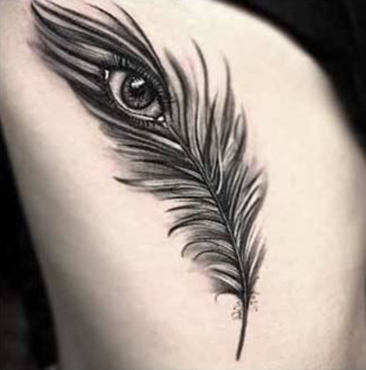 Tatouage Plume Femme Et œil Réaliste Sur La Côte