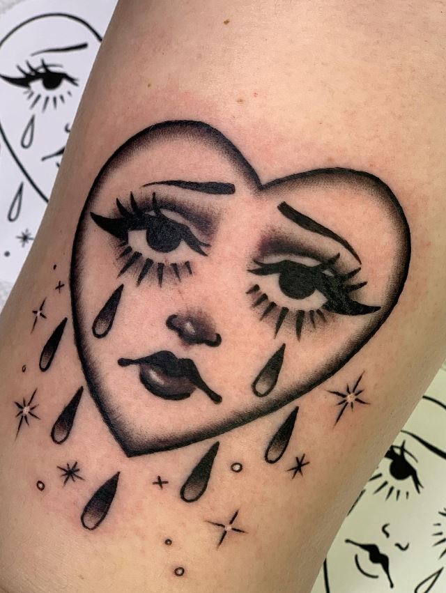 Tatouage Coeur à Visage Et Larmes 