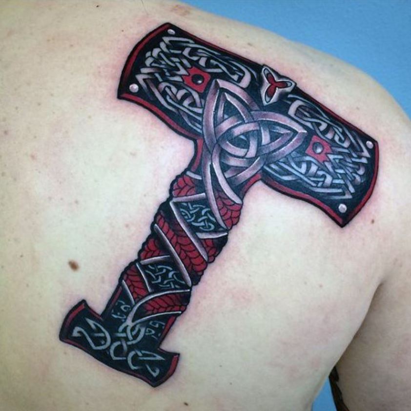 Tatouage Viking Mjöllnir Coloré