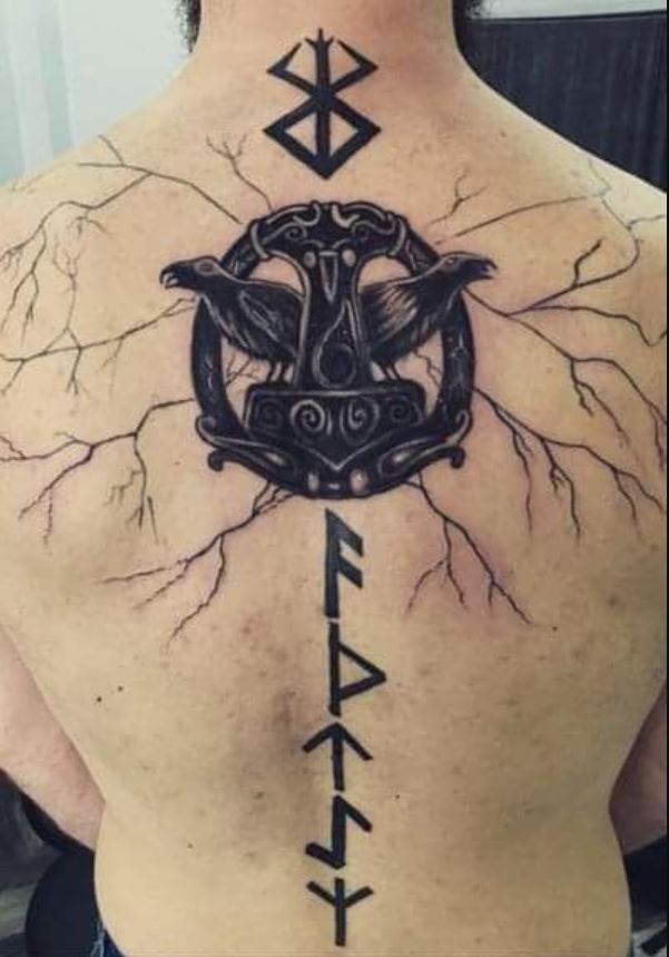 Tatouage Viking Marteau De Thor Et Runes 