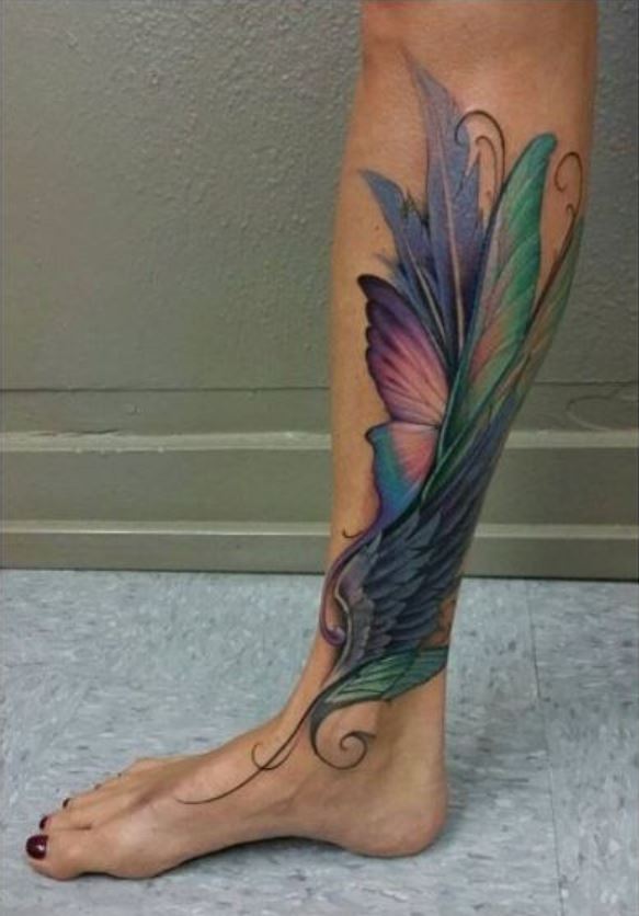  Tatouage Plumes Multicolores Femme Sur La Jambe