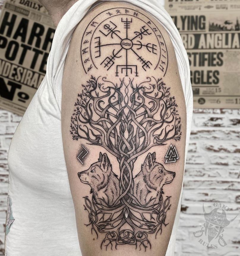 Tatouage Viking Yggdrasil Et Vegvisir 