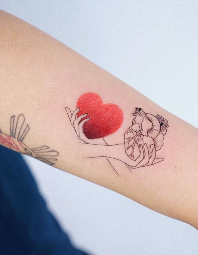 Tatouage Duo De Coeur Dans Les Mains 