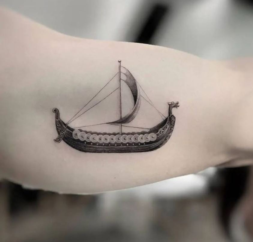 Tatouage Viking Drakkar Minimaliste 