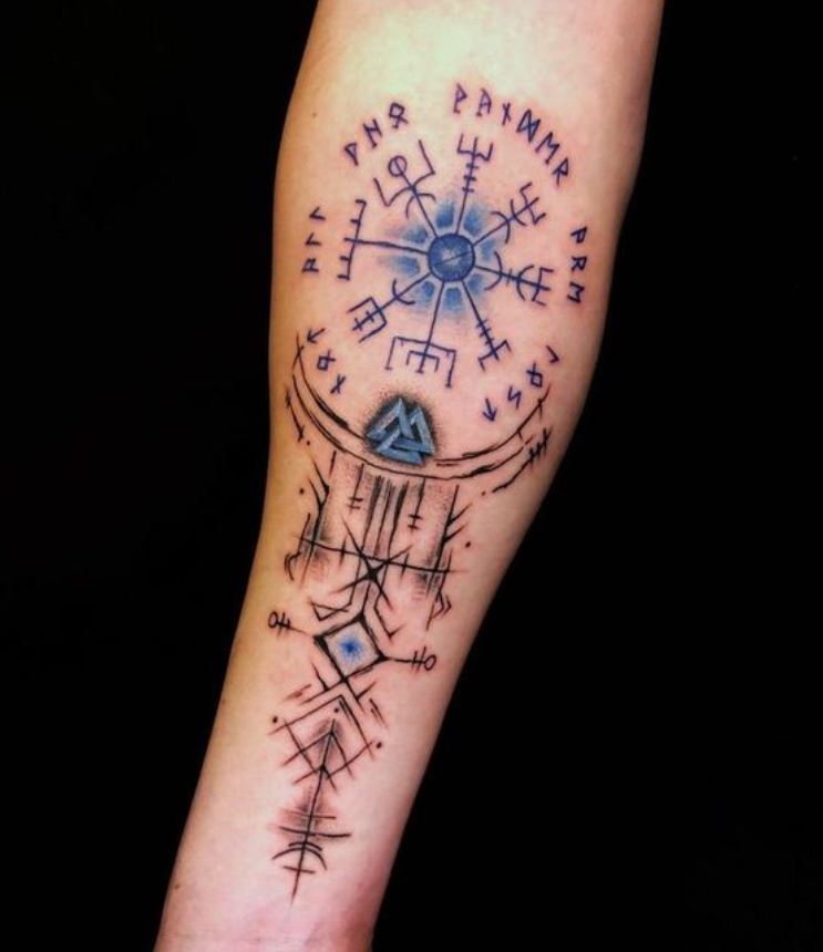 Tatouage Viking Vegvisir Noir Et Bleu 