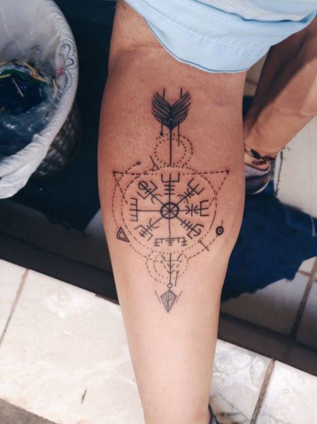  Tatouage Viking Vegvisir Géométrique