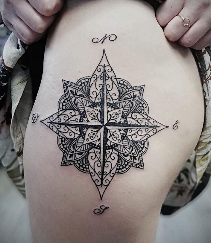 Tatouage Boussole Mandala Et Arabesque Pour Femme