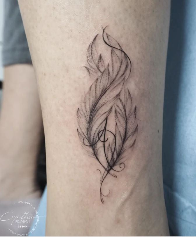 Tatouage Plumes Entrelacées Pour Femme Sur Le Pied 