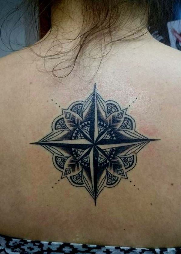 Tatouage Boussole Mandala Et Dots Pour Femme