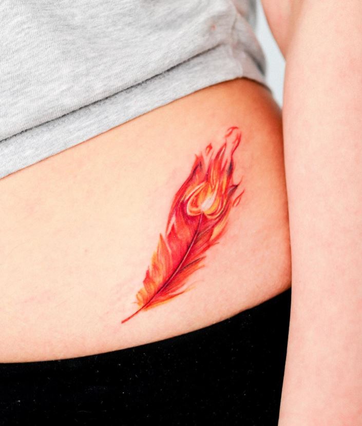 Tatouage Plume En Feu Femme Sur Le Bas Ventre