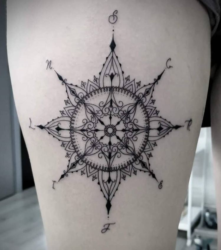 Tatouage Boussole Arabesque Femme Avec Initiales 