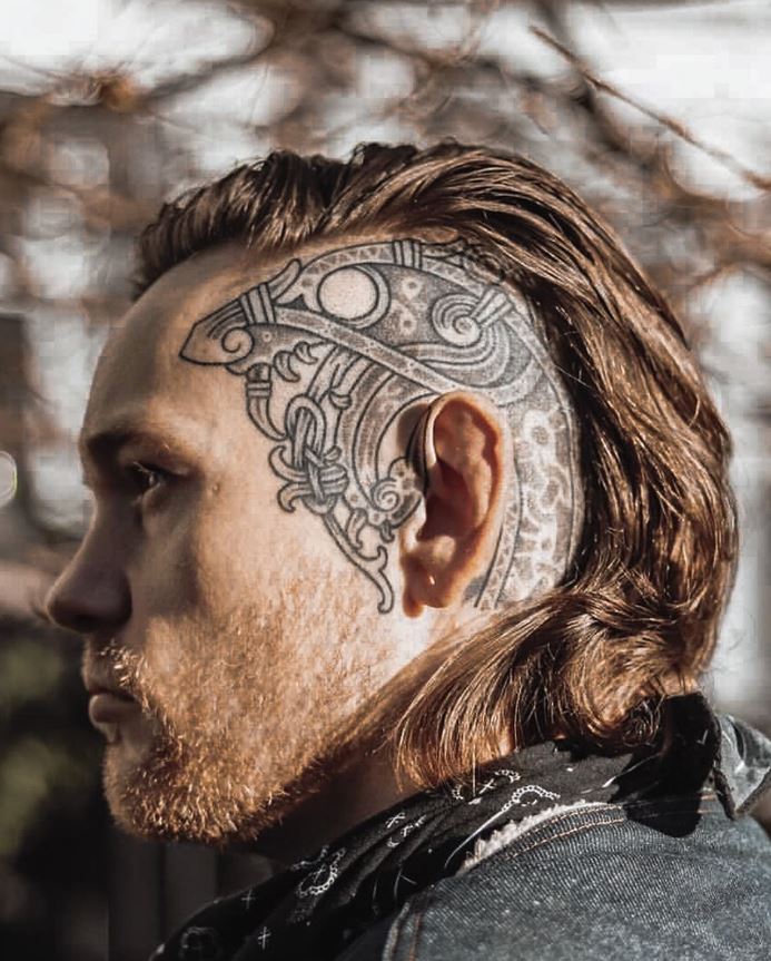 Tatouage Viking Wyrm Sur La Tête