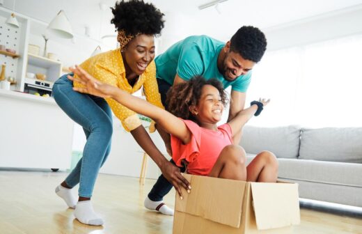 Famille Joue Sans Matériel