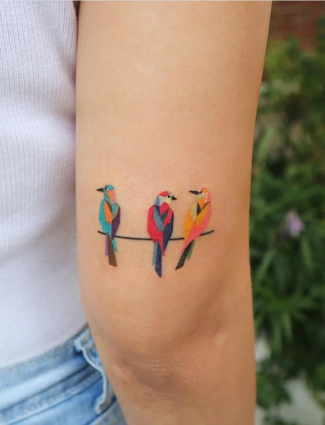 Tatouage Trio D'oiseau En Polygone Pour Femme