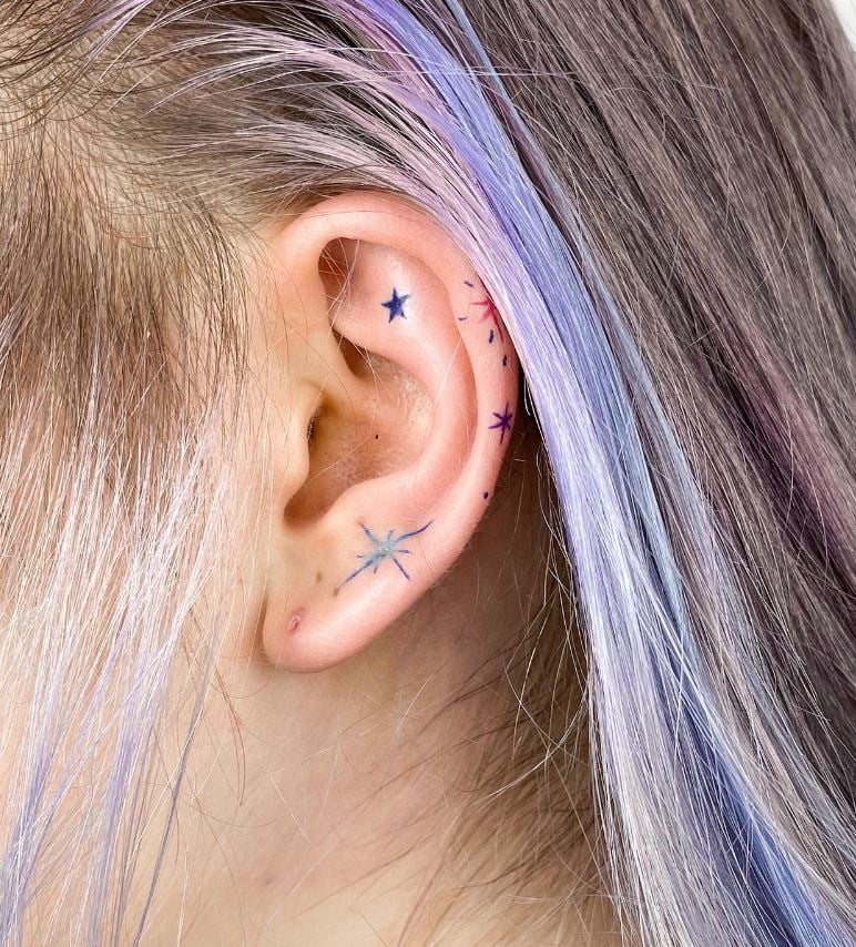 Tatouage étoiles Stylées Sur L'oreille 