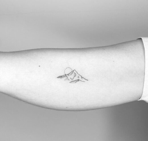 Tatouage Montagne Simple