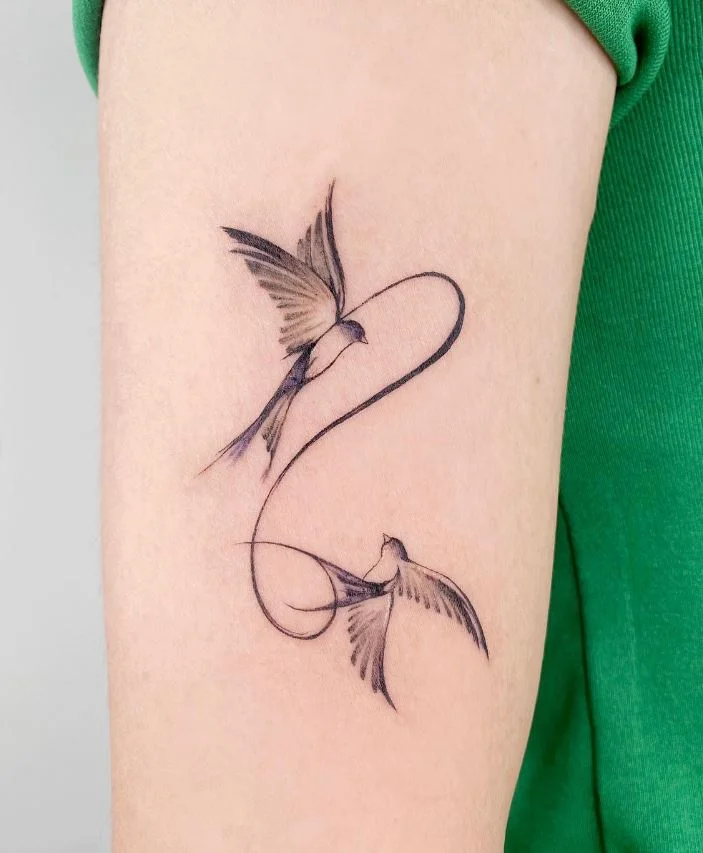 Tatouage Oiseau Femme Duo D'hirondelle