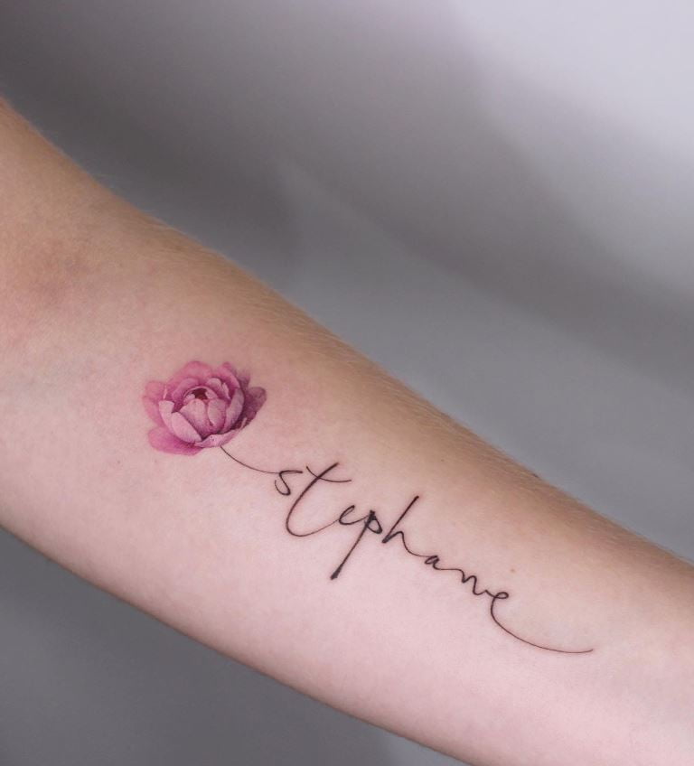 Tatouage Pivoine Et Lettrage 