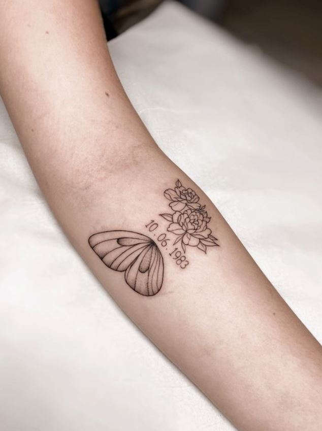  Tatouage Date D'anniversaire Et Papillon Floral