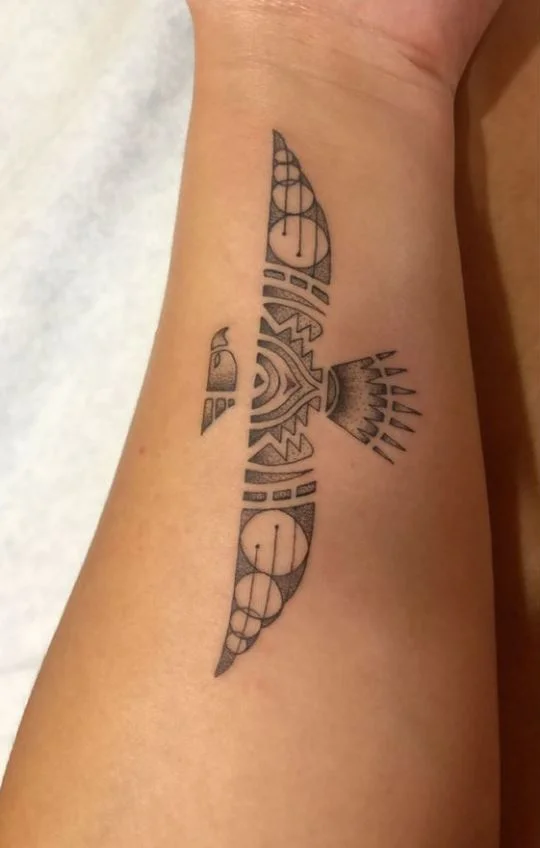 Tatouage Oiseau Tonnerre Femme