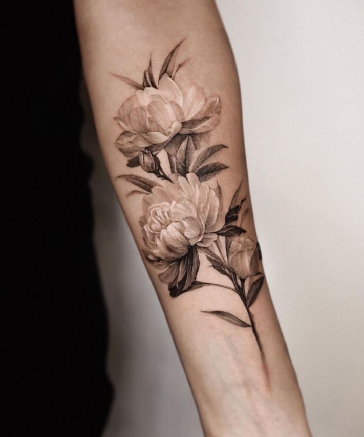 Tatouage Pivoines Beiges 