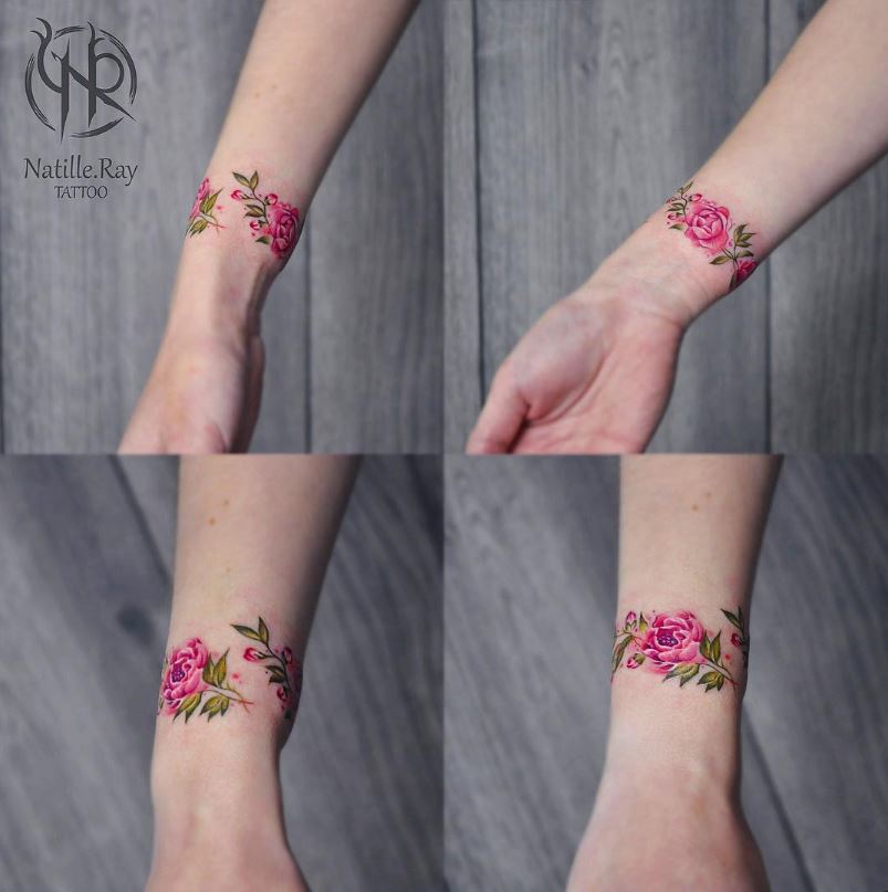  Tatouage Bracelet De Pivoines Roses Sur Le Poignet 