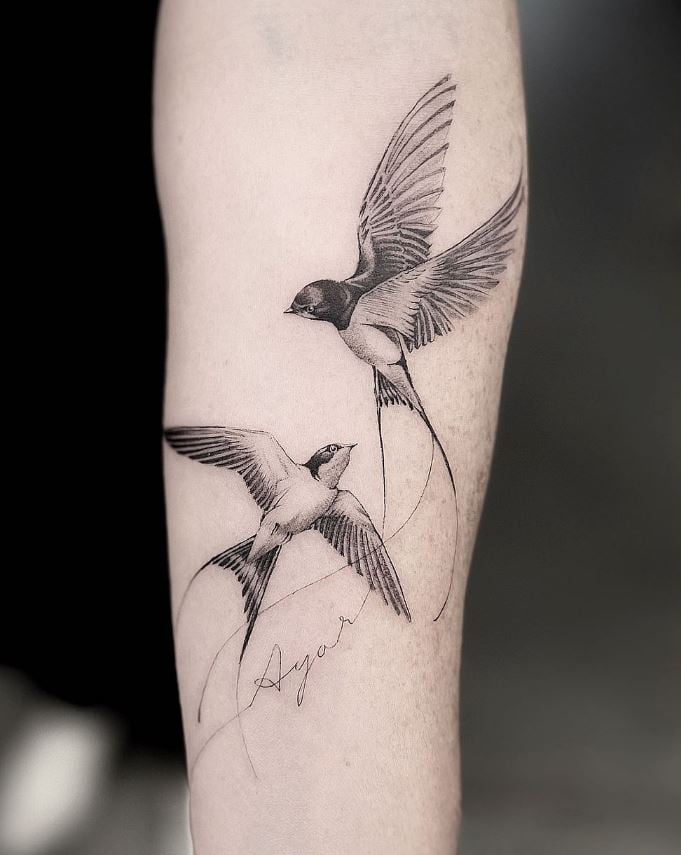 Tatouage Oiseaux Et Calligraphie Femme 