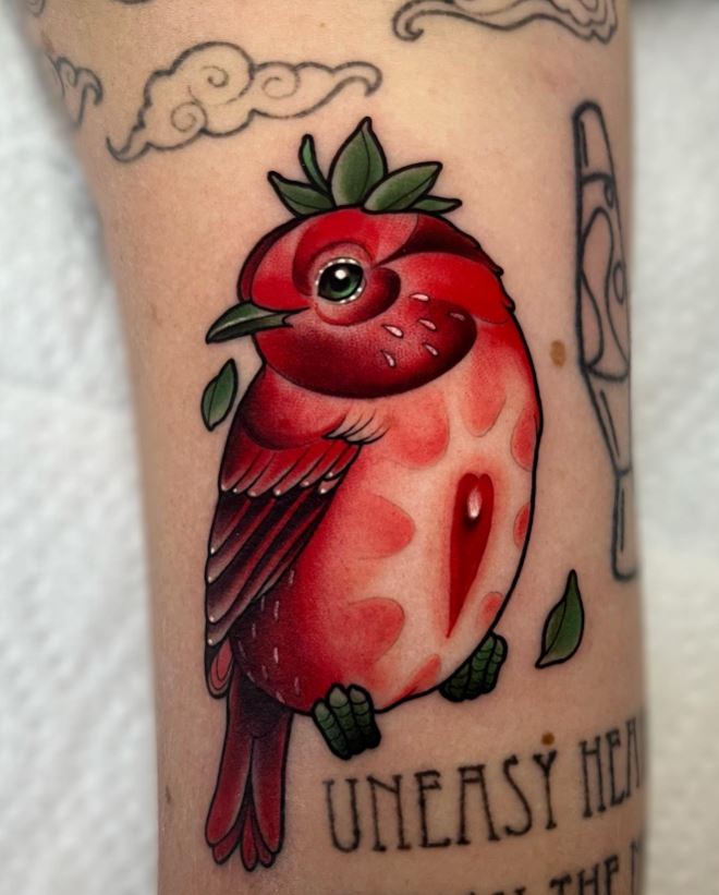 Tatouage Oiseau Fraise Pour Femme 