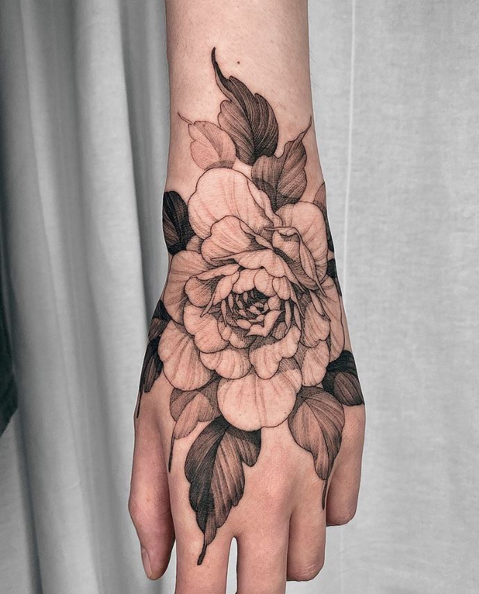 Tatouage Pivoine Sur Le Poignet Et La Main 