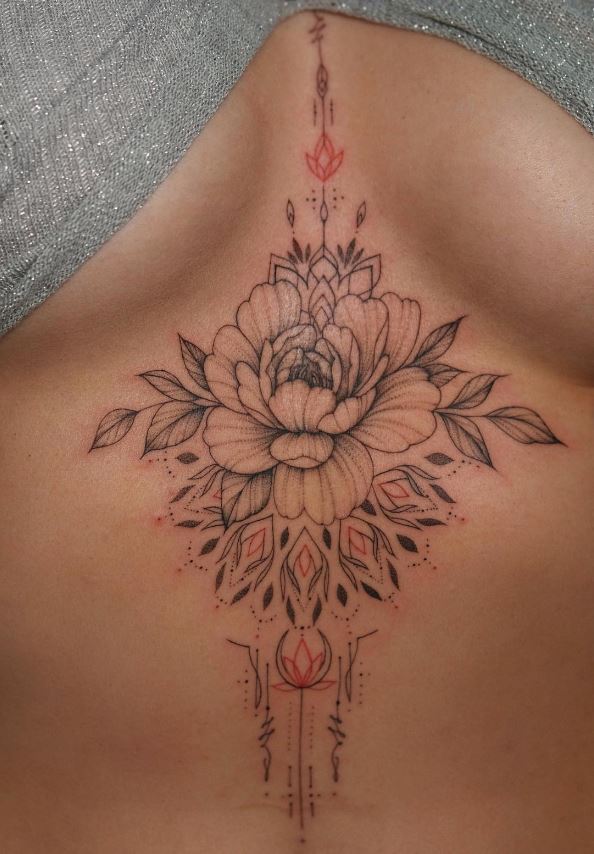 Tatouage Pivoine Ornementale Sur Le Sternum 