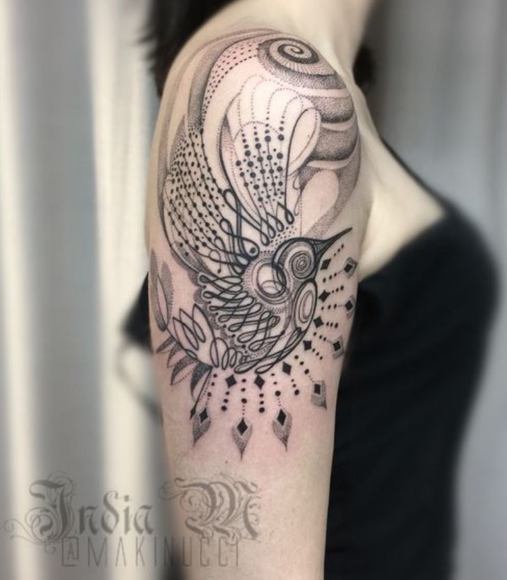 Tatouage Oiseau Ornemental Femme Sur L'épaule Et Le Bras 