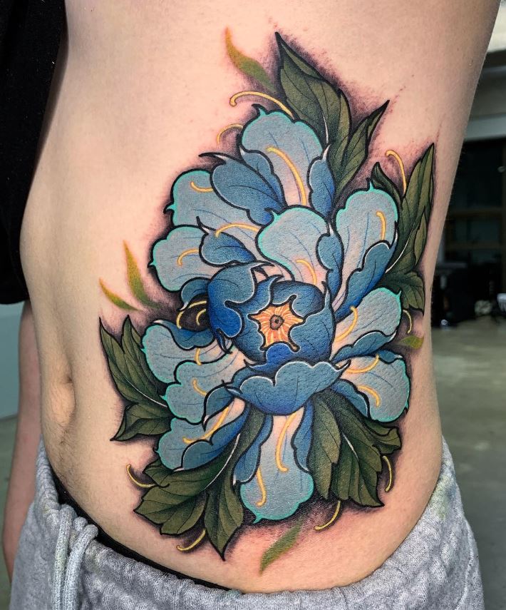 Tatouage Pivoine Bleue Sur La Côte