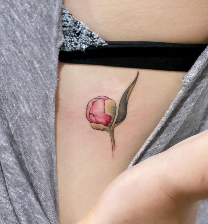 Tatouage Discret Bouton De Pivoine 