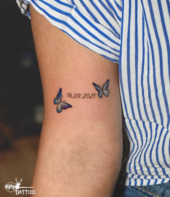 Tatouage Date D'anniversaire Et Duo De Papillons 