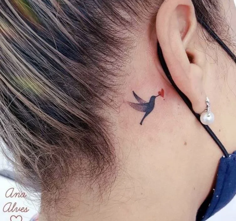 Tatouage Oiseau Femme Colibri Et Cœur Rouge